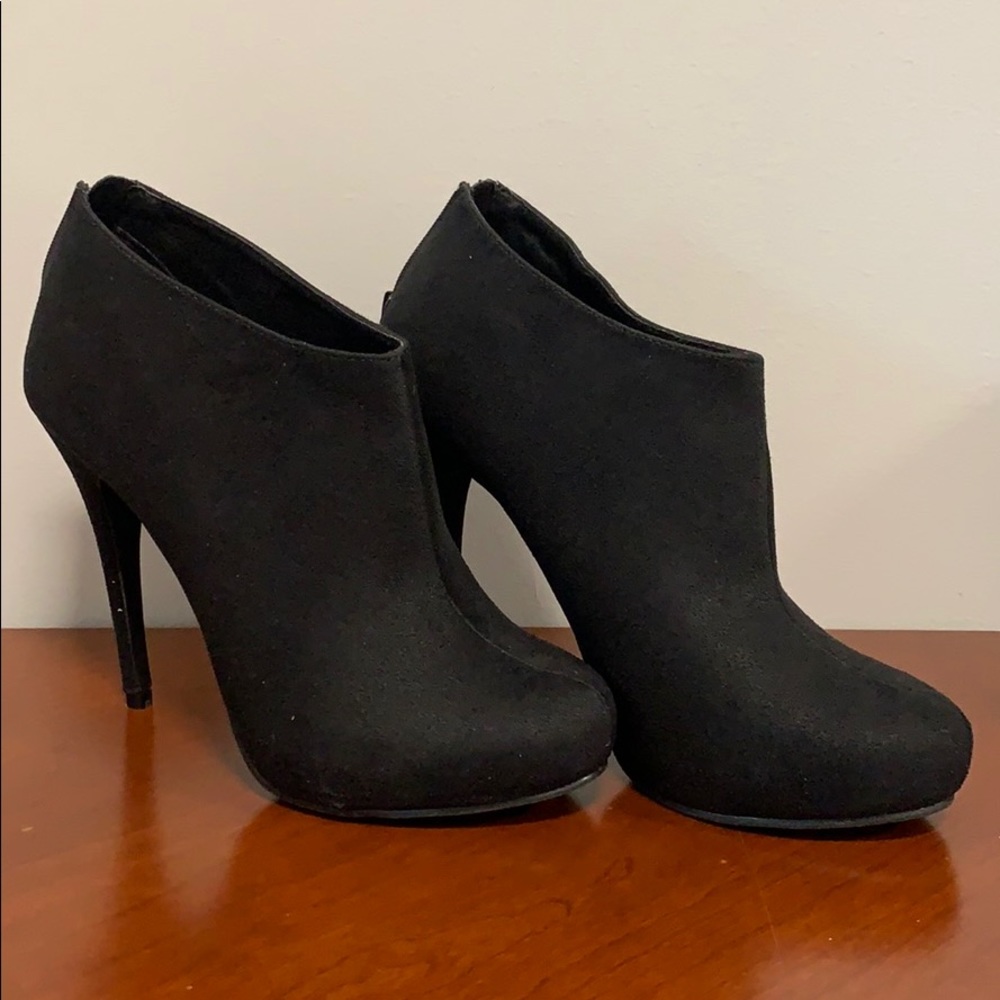 NEW UNWORN Michael Antonio Black Ankle Booties